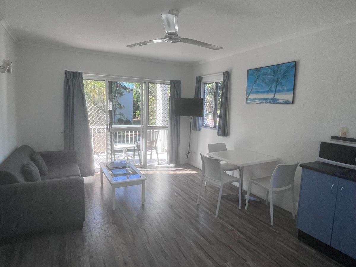 Cocos Holiday Apartments Тринити Бич Экстерьер фото