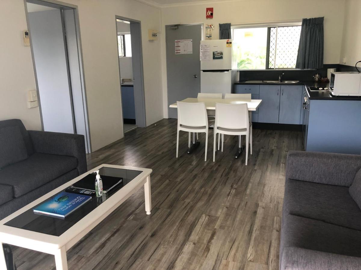 Cocos Holiday Apartments Тринити Бич Экстерьер фото